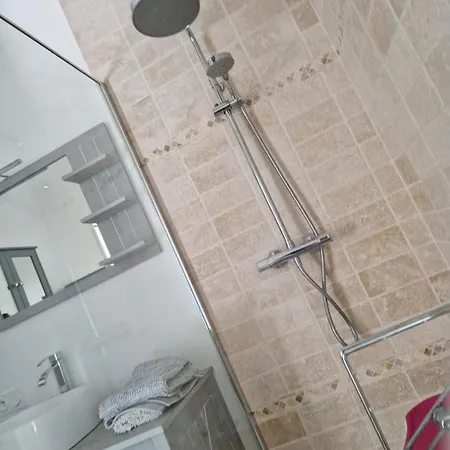 Maisonette Sur Le Bassin!